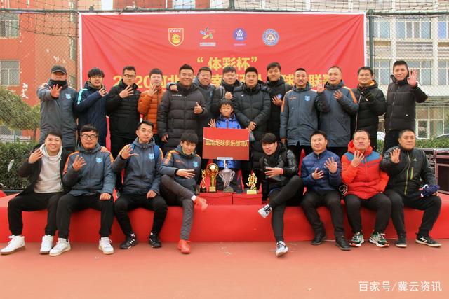 杨幂米兰时装周亮相，短发造型惊艳四座